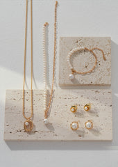 Élise Baroque Pearl Necklace