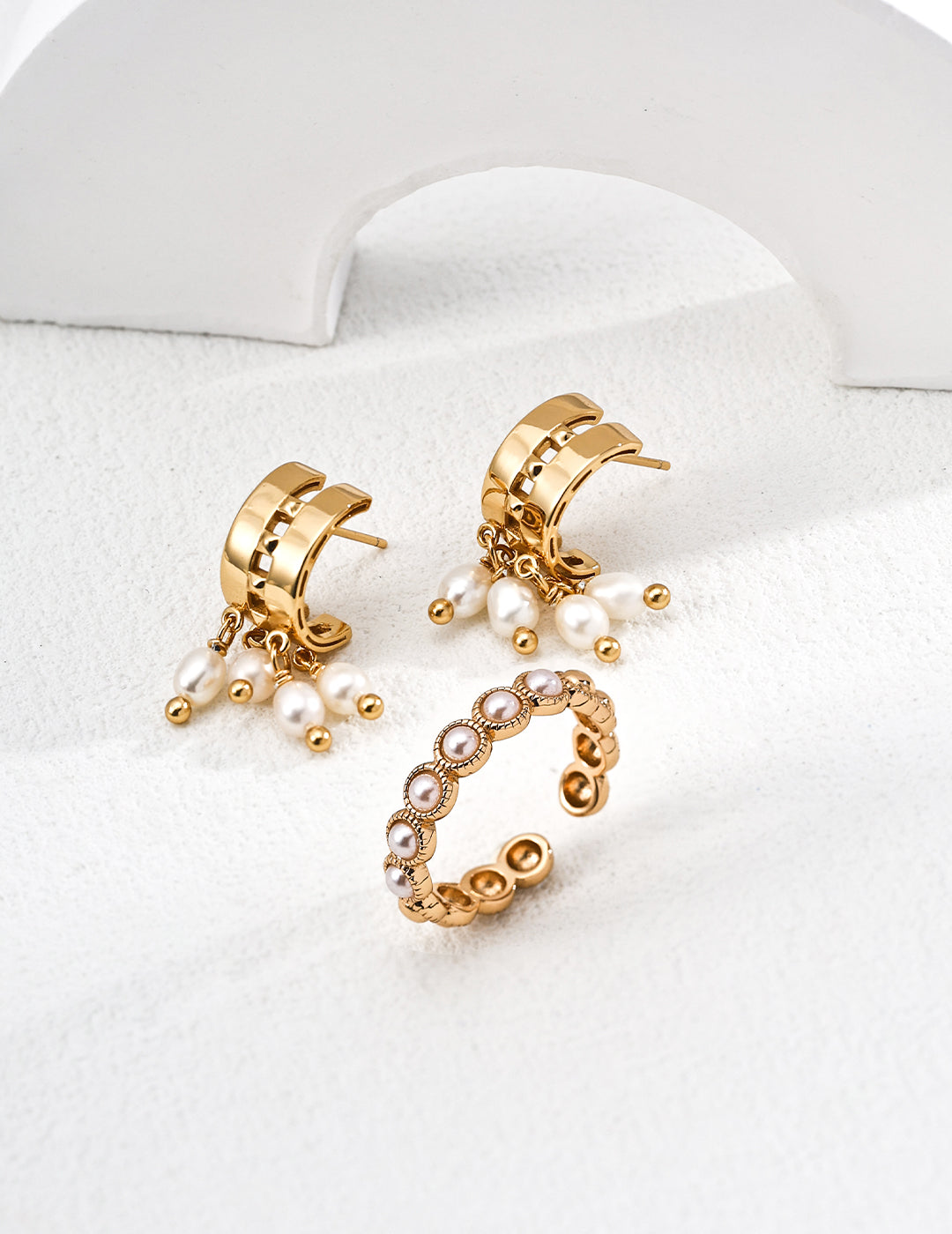 Luna Pearl Ring