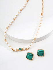 Calm & Clarity – Natural Pearl and Malachite Necklace